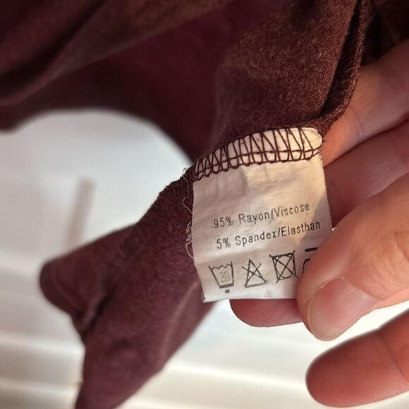 Women’s Burgundy Red Short Sleeve Tshirt with criss cross on chest size XXL - Picture 7 of 8